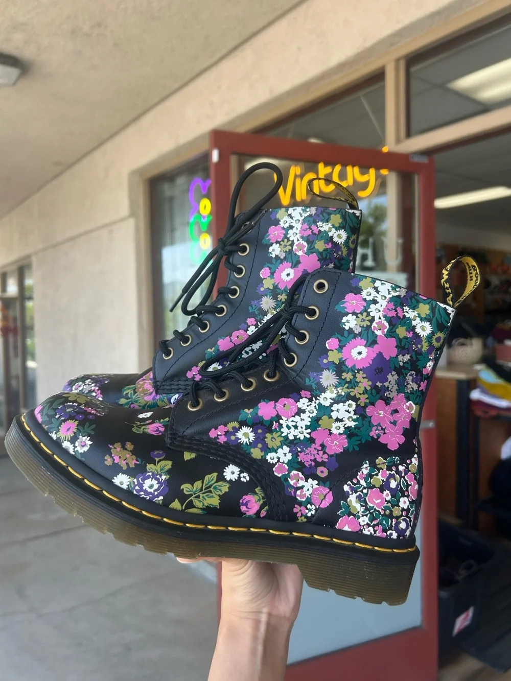 Dr. Marten 1460 “Vintage Floral Leather Lace Up Boots” - Picture 5 of 7